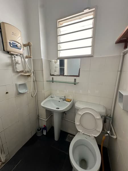 2-storey Terraced House for Rent in Seremban 3 (Rasah) - Nur Amirah Wan - Bathroom - PropertyGuru.com.my