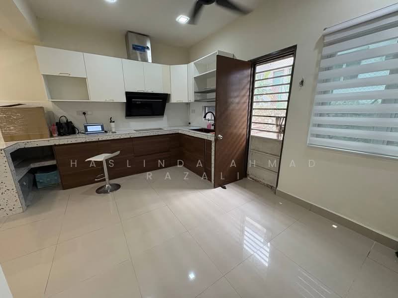 Taman Pelangi Semenyih 2 untuk Untuk Dijual - RM 490,000, Apr 2026 - Kitchen - PropertyGuru.com.my