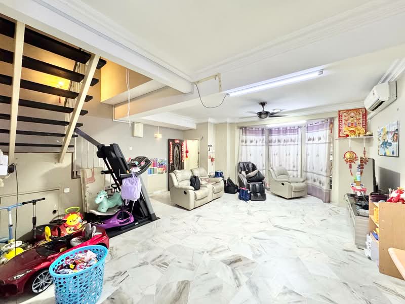 2.5-storey Terraced House for Sale in Ampang Jaya (Ampang) - Siti Zuraini - Living Room - PropertyGuru.com.my