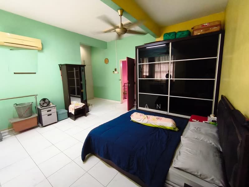 2-storey Terraced House for Sale in Taman Perling (Perling) - Iden Tan - Bedroom - PropertyGuru.com.my
