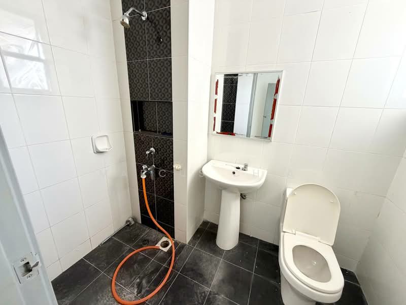 2-storey Terraced House for Sale in Rini Hills 2 (Skudai) - Marcus Chia - Bathroom - PropertyGuru.com.my