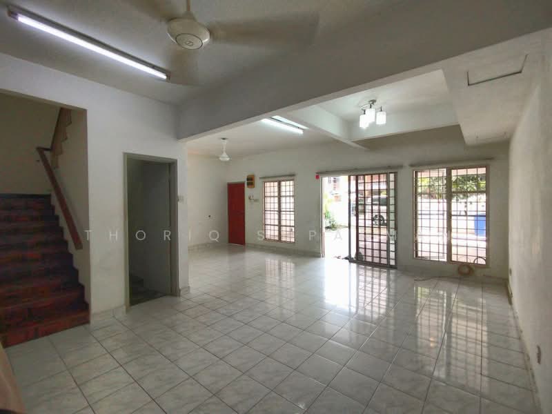 Seksyen 6 untuk Untuk Disewa - RM 2,100 /bulan, Mac 2026 - Living Room - PropertyGuru.com.my