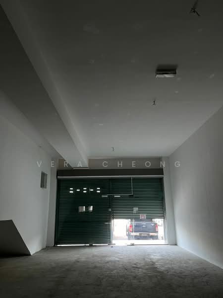 Shop / Office for Rent in Taman Mount Austin (Tebrau) - Vera Cheong - Entrance - PropertyGuru.com.my