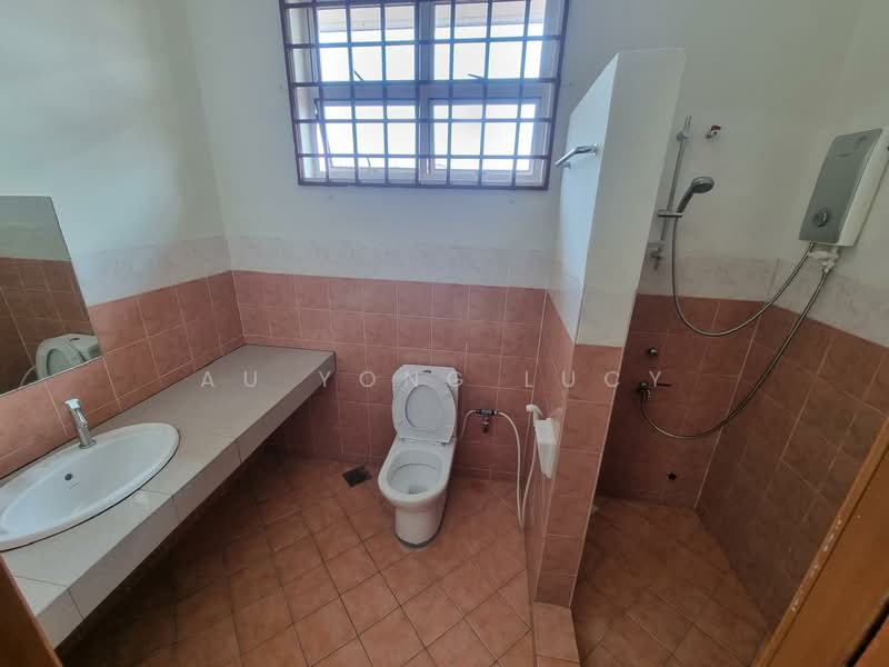 2-storey Terraced House for Sale in Taman Gaya (Ulu Tiram) - Au Yong Lucy - Bathroom - PropertyGuru.com.my