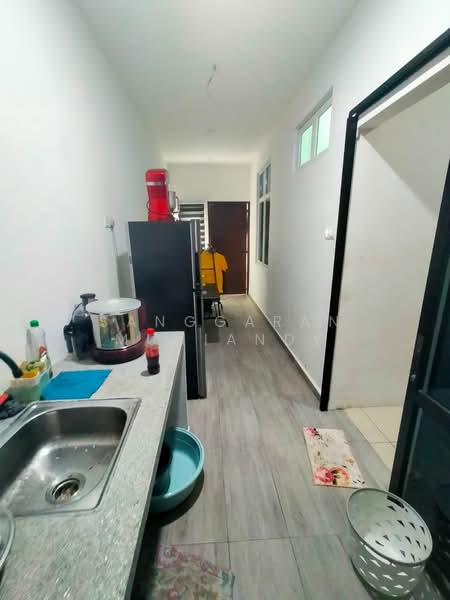 Rumah Berkembar Setingkat untuk Disewa di Lunas untuk Untuk Disewa - RM 2,000 /bulan, Mac 2026 - Kitchen - PropertyGuru.com.my