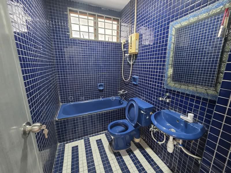 Taman Sri Putri untuk Untuk Dijual - RM 630,000, Mac 2026 - Bathroom - PropertyGuru.com.my