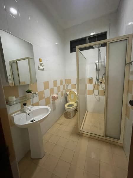JB town untuk Untuk Disewa - RM 5,500 /bulan, Mac 2026 - Bathroom - PropertyGuru.com.my