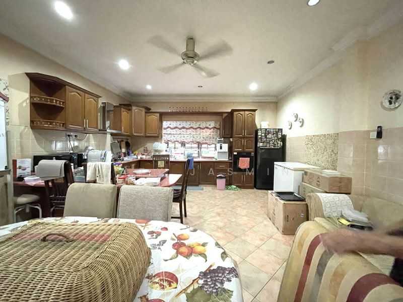 Bungalow for Sale in Kampung Tunku (Petaling Jaya) - Zaty Jasmin - Kitchen - PropertyGuru.com.my