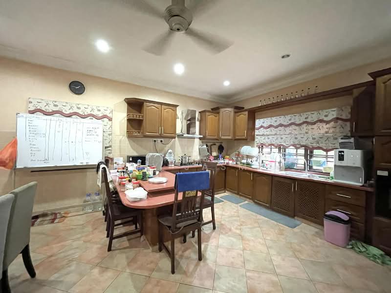 Bungalow for Sale in Kampung Tunku (Petaling Jaya) - Zaty Jasmin - Kitchen - PropertyGuru.com.my