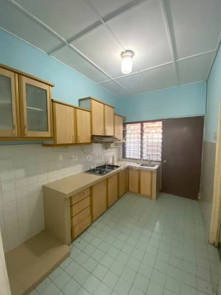 Taman Kinrara Seksyen 4 untuk Untuk Dijual - RM 510,000, Mac 2026 - Kitchen - PropertyGuru.com.my