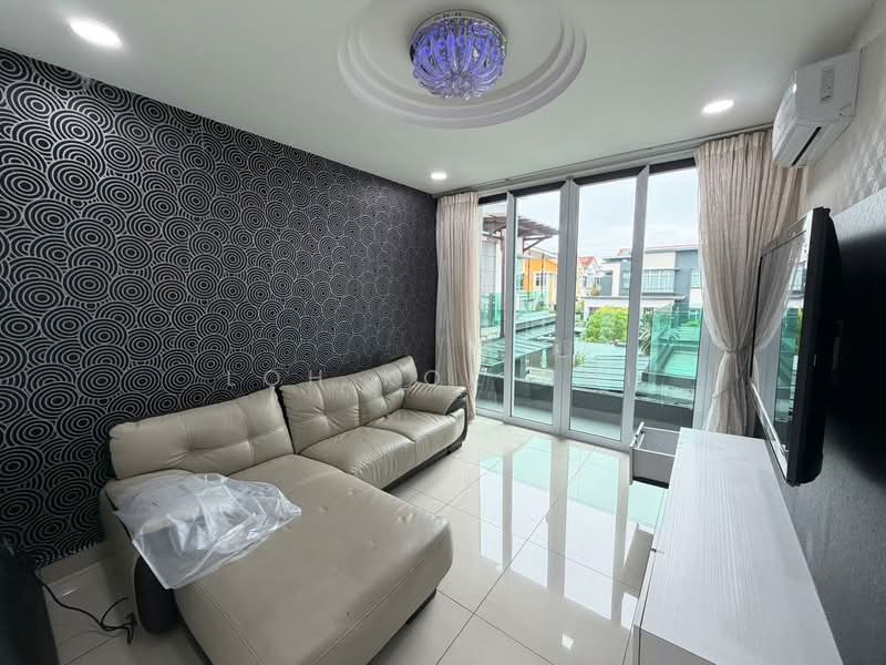 Cluster House for Sale in Taman Gaya (Ulu Tiram) - Loh Kok Hui - Living Room - PropertyGuru.com.my