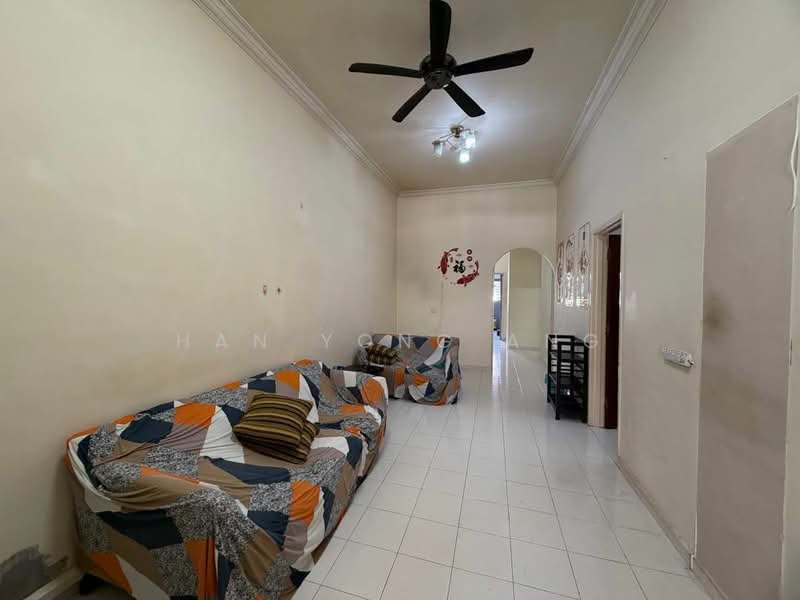 1-storey Terraced House for Sale in Taman Puteri Wangsa (Ulu Tiram) - Han Yong Ang - Living Room - PropertyGuru.com.my