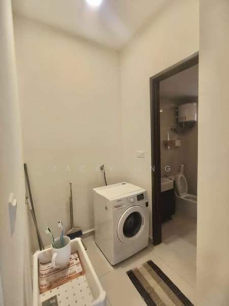 Bay Point @ Country Garden Danga Bay untuk Untuk Disewa - RM 2,000 /bulan, Mac 2026 - Bathroom - PropertyGuru.com.my