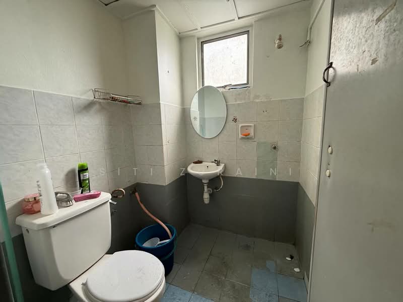Apartment for Sale at Avenue Court - Siti Zuraini - Bathroom - PropertyGuru.com.my