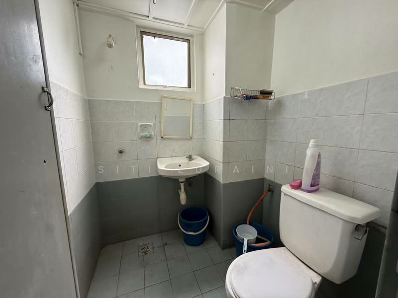 Apartment for Sale at Avenue Court - Siti Zuraini - Bathroom - PropertyGuru.com.my