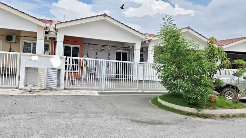1-storey Terraced House for Sale in Saujana Utama (Selangor) - Nazri Hassan - Exterior - PropertyGuru.com.my