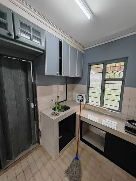 Seksyen 2 Wangsa Maju Flat untuk Untuk Disewa - RM 1,200 /bulan, Mac 2026 - Kitchen - PropertyGuru.com.my