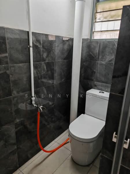 Seksyen 2 Wangsa Maju Flat untuk Untuk Disewa - RM 1,200 /bulan, Mac 2026 - Bathroom - PropertyGuru.com.my