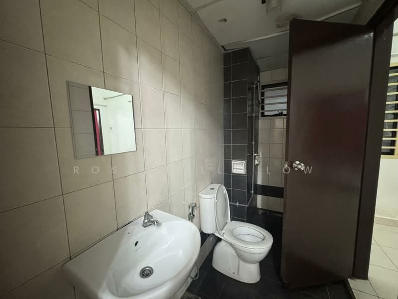 Condominium for Sale at Indah Alam (Subang Andaman) - Roseabelle Low - Bathroom - PropertyGuru.com.my