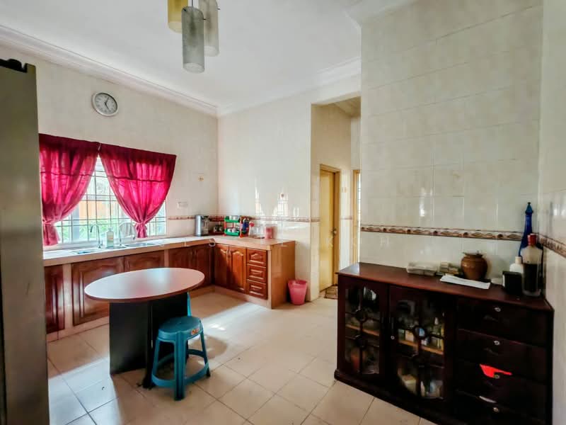 Semi-Detached House for Sale in Taman Saga (Klang) - Jessie Koh - Kitchen - PropertyGuru.com.my