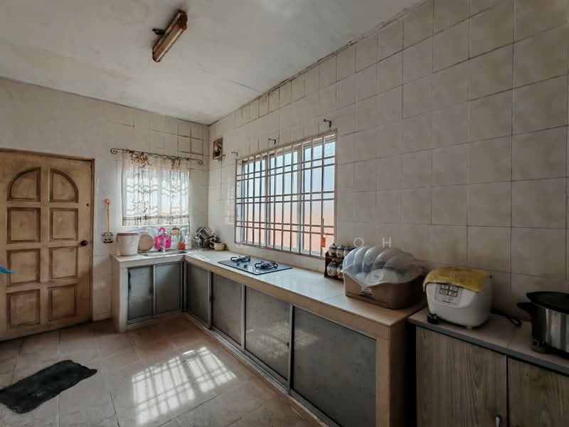 Semi-Detached House for Sale in Taman Saga (Klang) - Jessie Koh - Kitchen - PropertyGuru.com.my