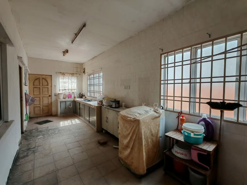 Semi-Detached House for Sale in Taman Saga (Klang) - Jessie Koh - Kitchen - PropertyGuru.com.my