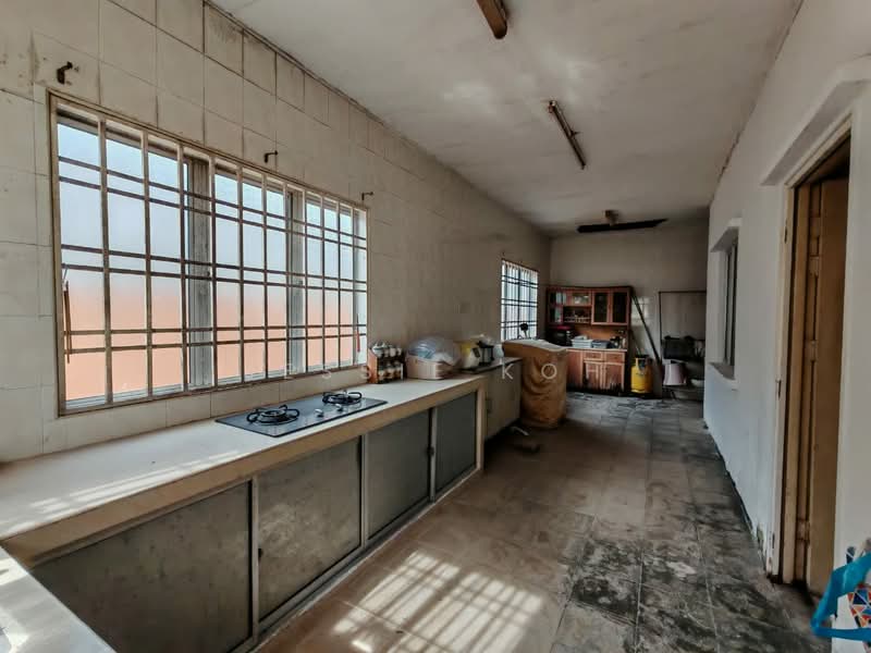 Semi-Detached House for Sale in Taman Saga (Klang) - Jessie Koh - Kitchen - PropertyGuru.com.my