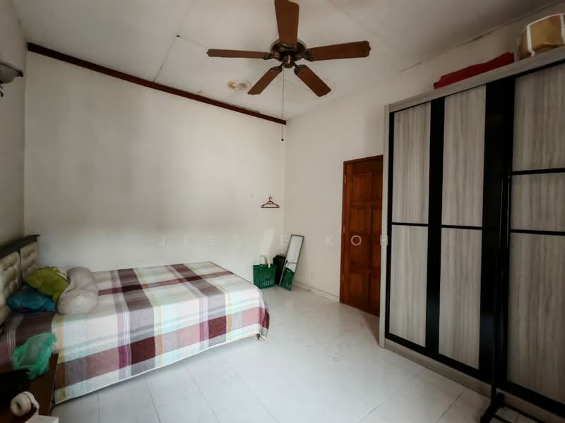 Semi-Detached House for Sale in Taman Saga (Klang) - Jessie Koh - Bedroom - PropertyGuru.com.my