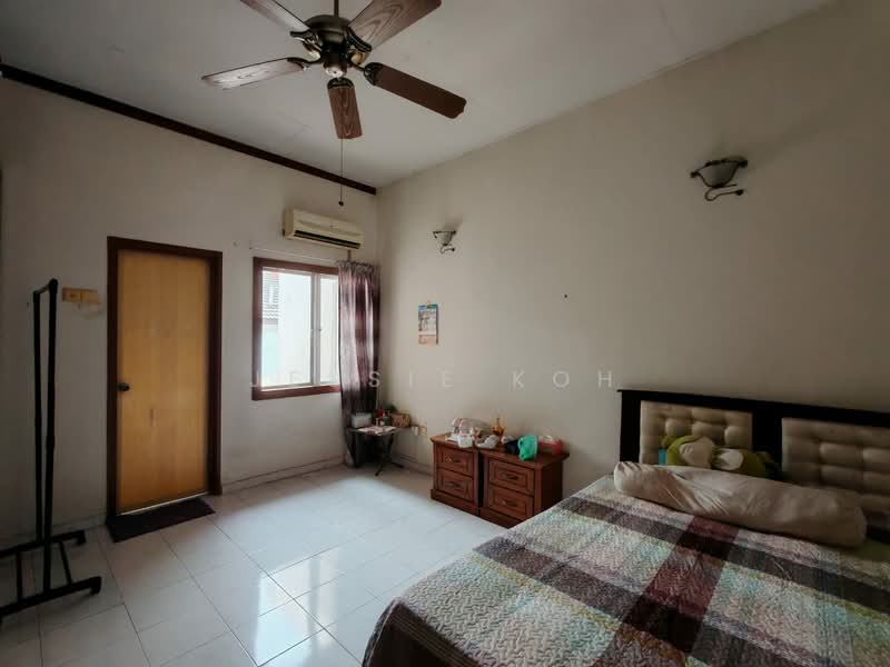 Semi-Detached House for Sale in Taman Saga (Klang) - Jessie Koh - Bedroom - PropertyGuru.com.my