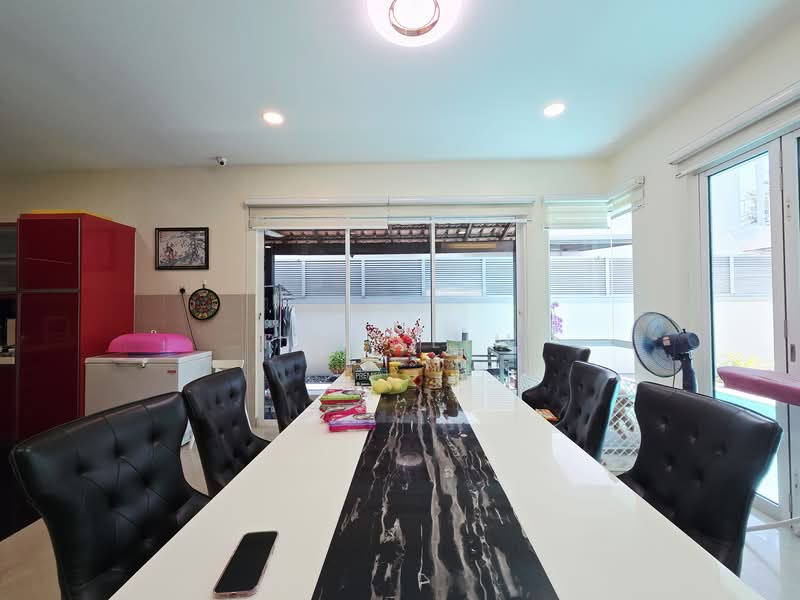 Rumah Berkembar untuk Dijual di Damansara Idaman (Ara Damansara) - Reni Lim - Dining Room - PropertyGuru.com.my