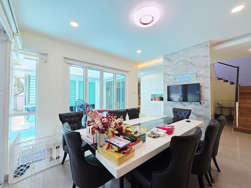 Rumah Berkembar untuk Dijual di Damansara Idaman (Ara Damansara) - Reni Lim - Dining Room - PropertyGuru.com.my