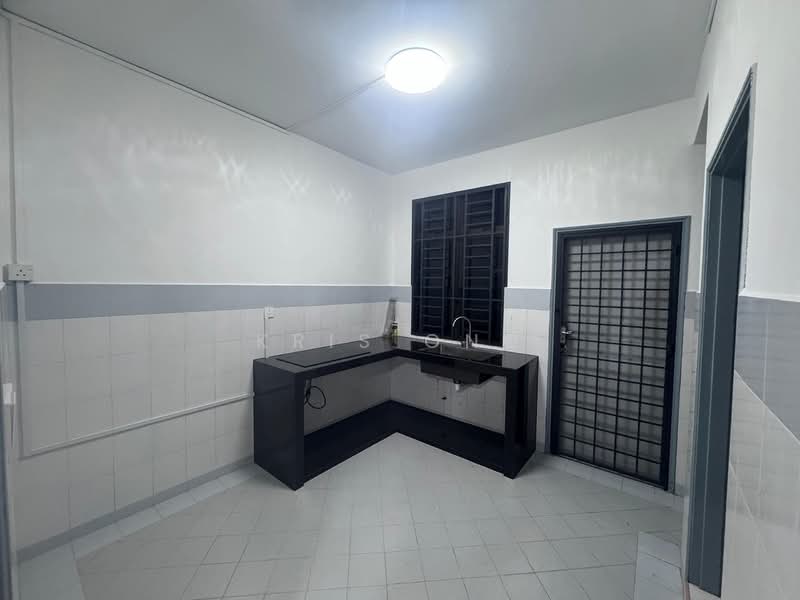 2-storey Terraced House for Rent in Permas Jaya (Johor) - Kris Ong - Kitchen - PropertyGuru.com.my