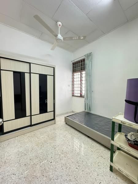 1-storey Terraced House for Rent in Taman Desa Cemerlang (Ulu Tiram) - Kris Ong - Bedroom - PropertyGuru.com.my