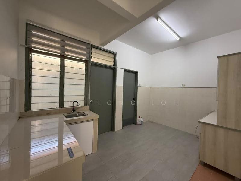 Rumah Teres 2-Tingkat untuk Dijual di Ukay Bistari (Ulu Kelang) - Zhi Hong Loh - Kitchen - PropertyGuru.com.my