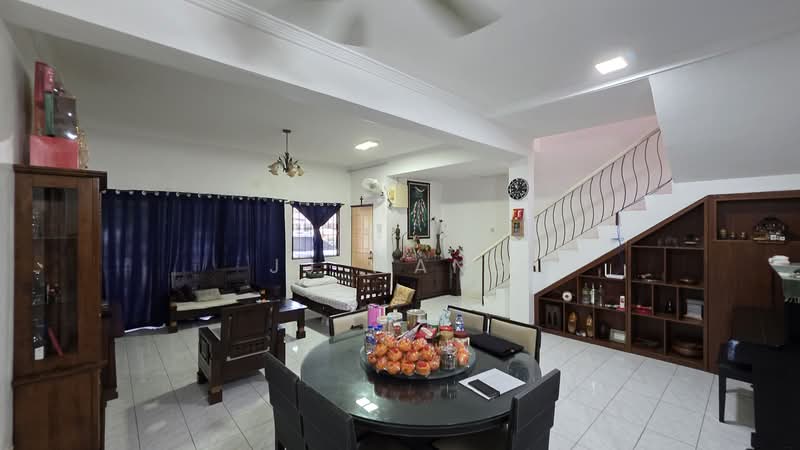 2-storey Terraced House for Sale in Kota Kemuning (Shah Alam) - JJ Wang - Living Room - PropertyGuru.com.my