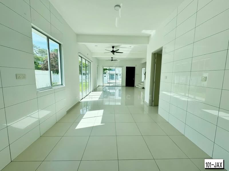 Semi-Detached House for Sale in Ambang Botanic (Klang) - Jennie Chew - Living Room - PropertyGuru.com.my