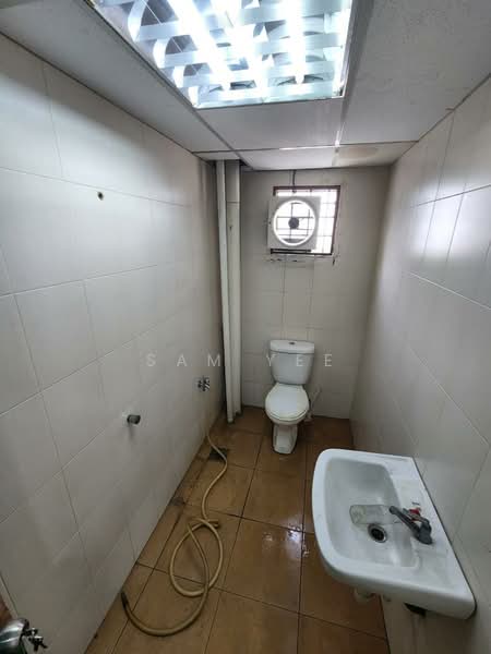 Flat for Rent at Batu Caves Centerpoint - Sam Yee - Bathroom - PropertyGuru.com.my