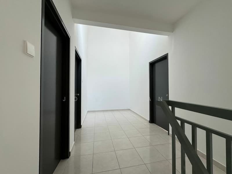 Terraced House for Rent in Bandar Mahkota Banting (Tanjong Duabelas) - Joshua Fan - Corridor - PropertyGuru.com.my