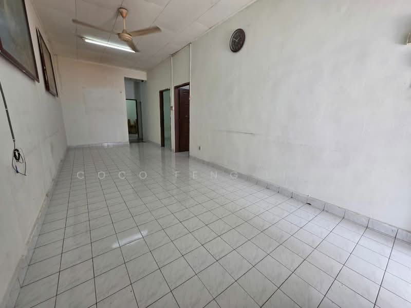 Taman Megah Ria @ Permas Jaya untuk Untuk Dijual - RM 478,000, Mac 2026 - Living Room - PropertyGuru.com.my