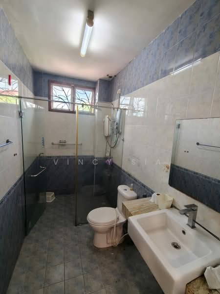 Bandar Putra Kulai Jalan Kempas untuk Untuk Dijual - RM 1,260,000, Mac 2026 - Bathroom - PropertyGuru.com.my