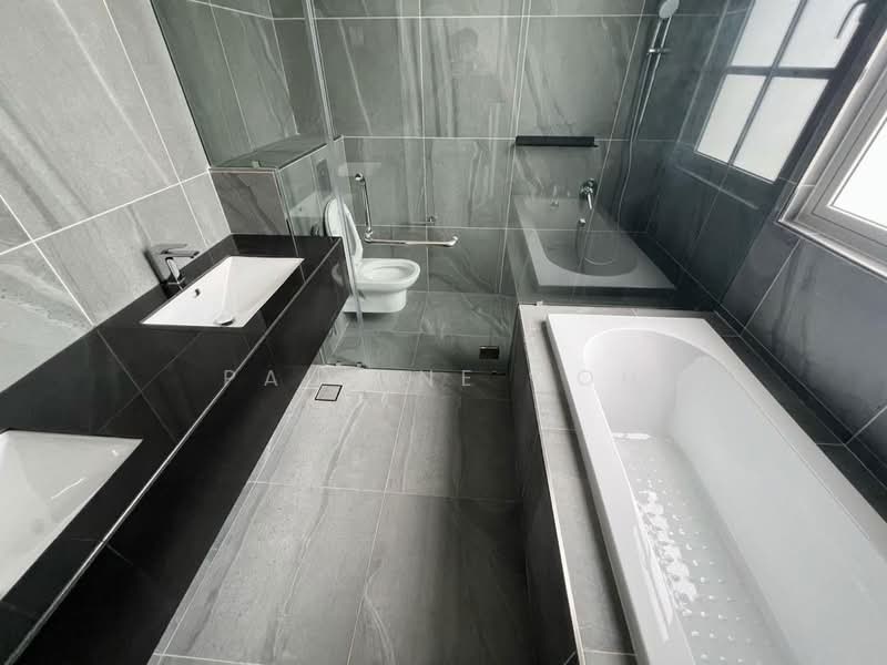 Semi-Detached House for Sale in Taman Ekoflora (Johor Bahru) - Pauline Goh - Bathroom - PropertyGuru.com.my