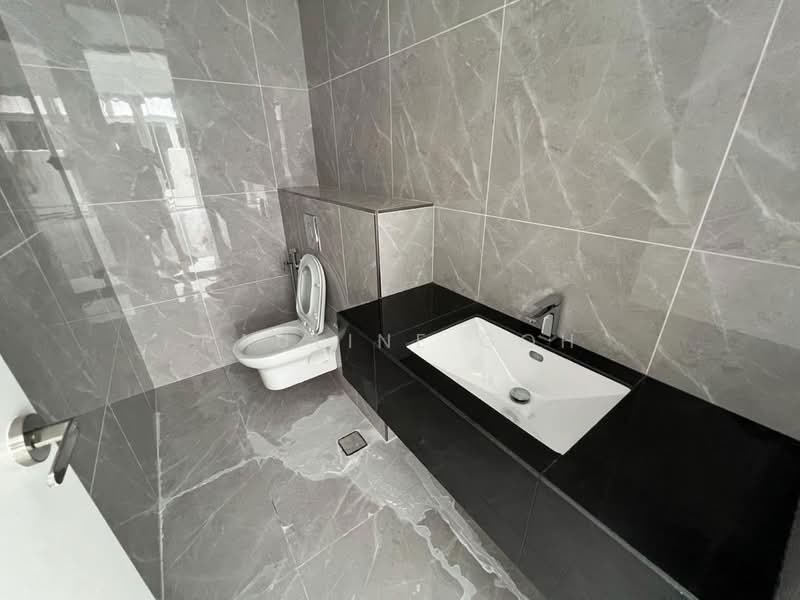 Semi-Detached House for Sale in Taman Ekoflora (Johor Bahru) - Pauline Goh - Bathroom - PropertyGuru.com.my