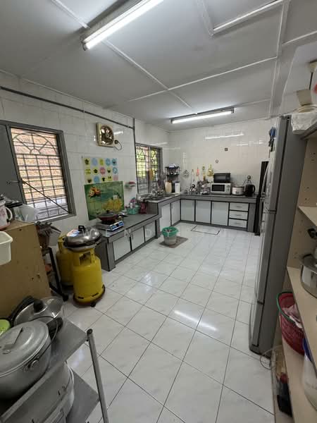 Selayang Taman Intan baiduri untuk Untuk Dijual - RM 600,000, Mac 2026 - Kitchen - PropertyGuru.com.my