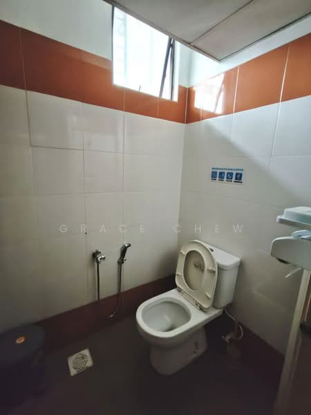 Shop / Office for Rent in Taman Desa Cemerlang (Ulu Tiram) - Grace Chew - Bathroom - PropertyGuru.com.my