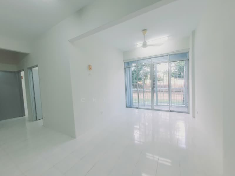 Pangsapuri untuk Dijual di Kiara Apartment - CHIN FN - Living Room - PropertyGuru.com.my