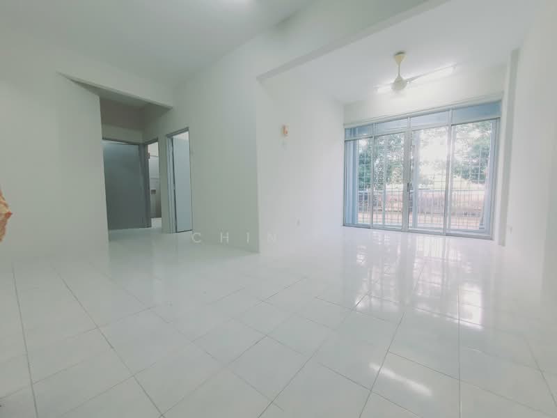 Pangsapuri untuk Dijual di Kiara Apartment - CHIN FN - Living Room - PropertyGuru.com.my