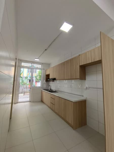 3-storey Terraced House for Rent in Taman Subang Mas (Subang Jaya) - Zarema Kulbuzheva - Kitchen - PropertyGuru.com.my