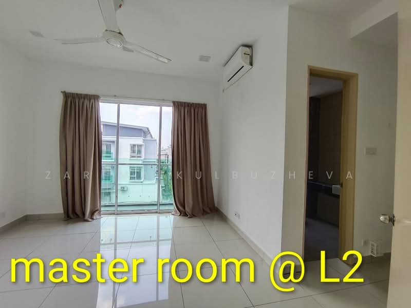 3-storey Terraced House for Rent in Taman Subang Mas (Subang Jaya) - Zarema Kulbuzheva - Master Bedroom - PropertyGuru.com.my