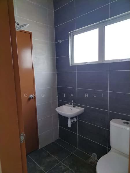 Rumah Teres 2-Tingkat untuk Disewa di Bandar Springhill (Jimah) - Ong Jia Hui - Bathroom - PropertyGuru.com.my