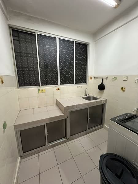 Apartment for Sale at Bayu Puteri 2 - Louis Chin - Kitchen - PropertyGuru.com.my